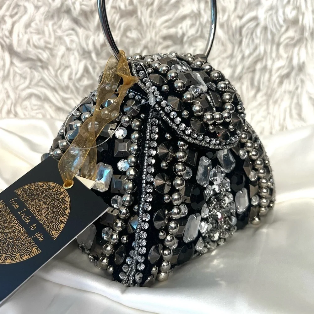 🖤🩶MADE IN INDIA, GORGEOUS ❤️‍🔥STUNNING RHINESTONE HAND BEADED CLUTCH🖤🩶NWT